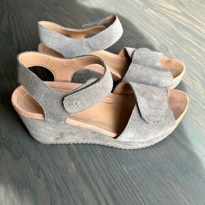Vionic wedge sandals